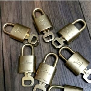 Authentic Louis Vuitton 1 lock and key set